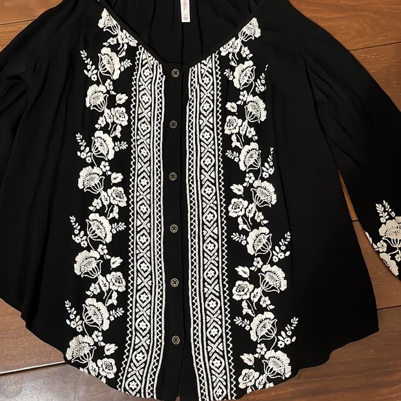 Target cold shoulder top - Picture 2 of 3